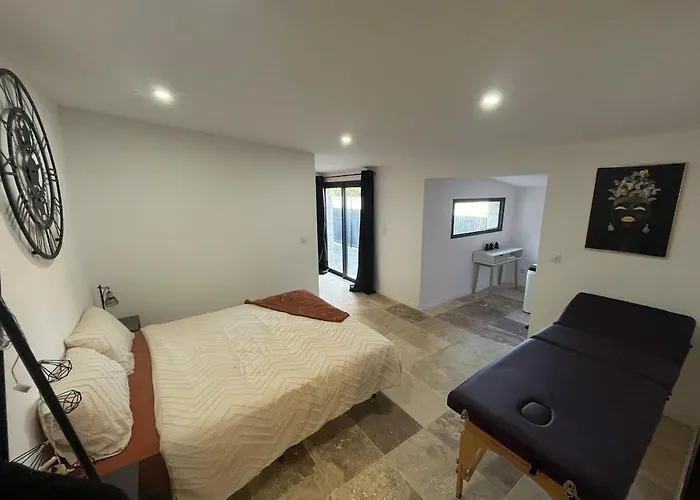 Le Petit Mas * نيم